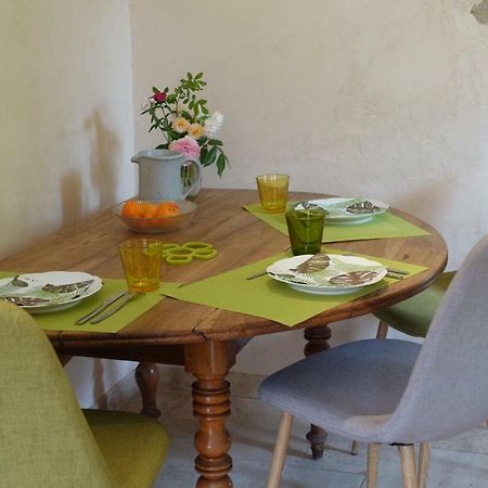 Gite Des Quatre Chemins La Vineuse Exterior photo